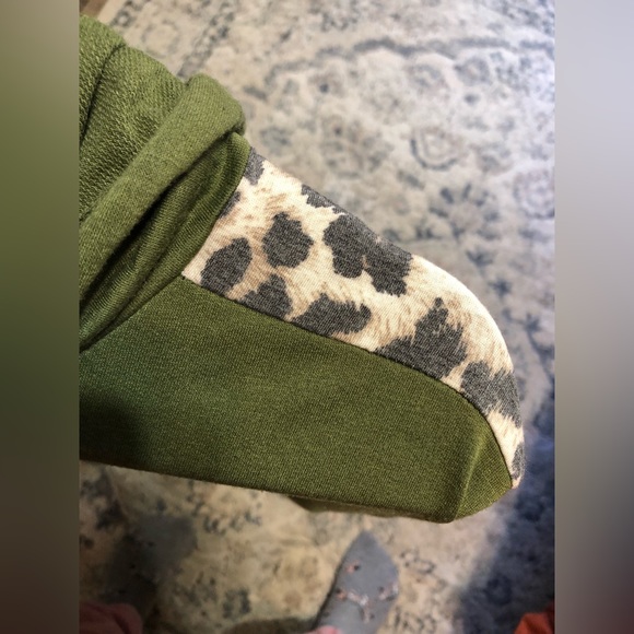 Pullover hoodie - Picture 2 of 3